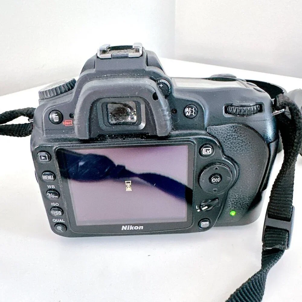 NIKON D90 DIGITAL CAMERA NIKKOR 70-300mm LENSDX SWM VR ED LENS BAG CHARGER
